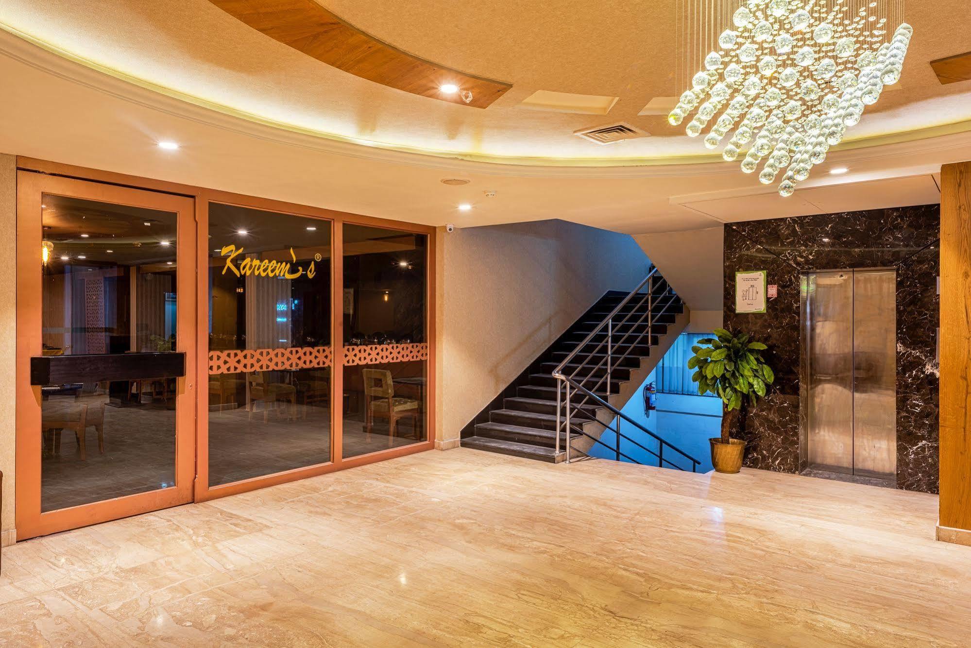 Treebo Trend Grand Plaza Nampally Hyderabad Exterior foto