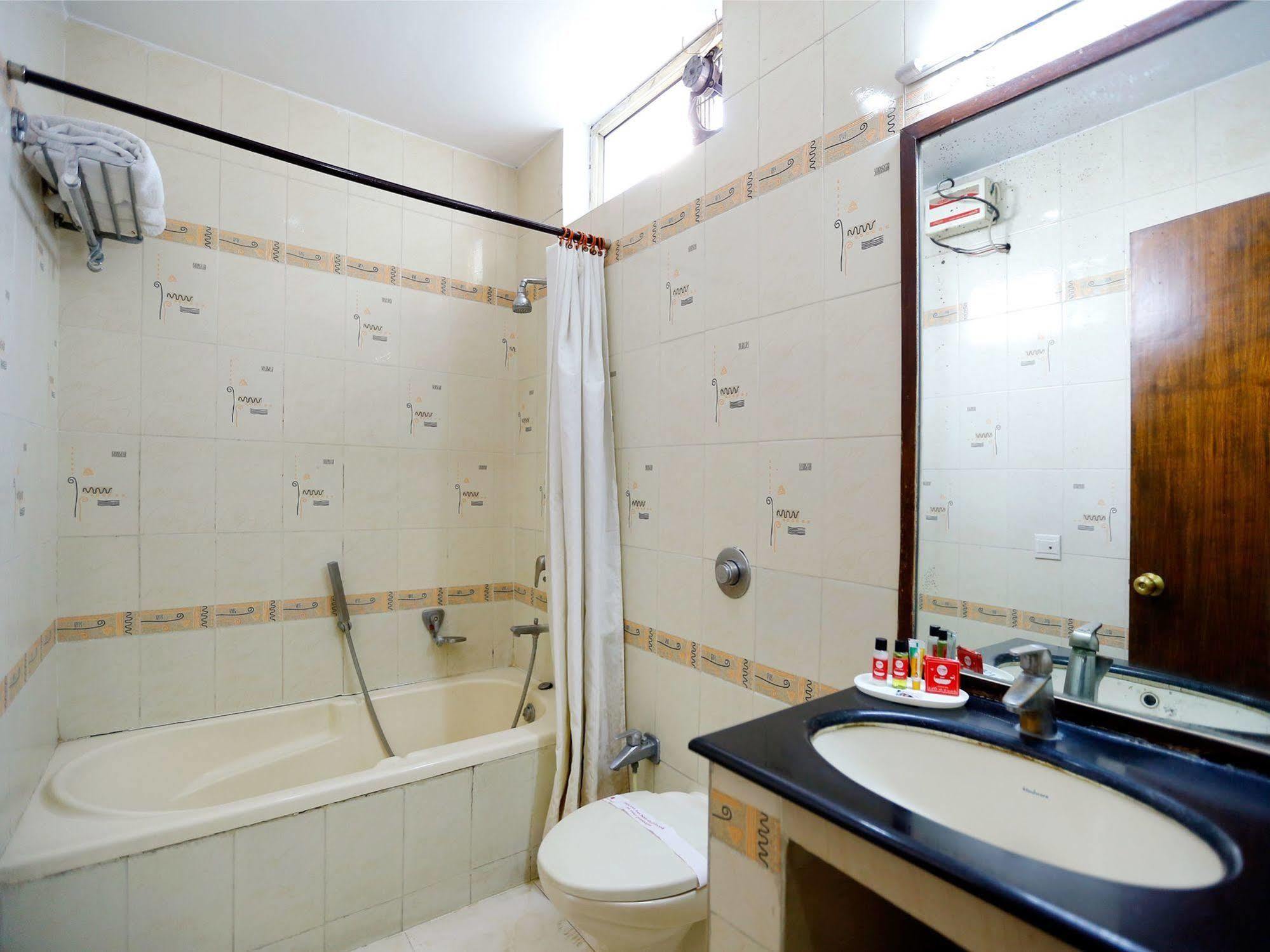 Treebo Trend Grand Plaza Nampally Hyderabad Exterior foto